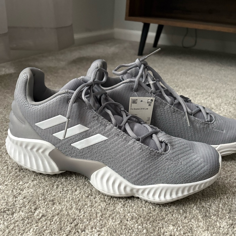 NWT Adidas Pro Bounce 2018 Low Basketball Shoes